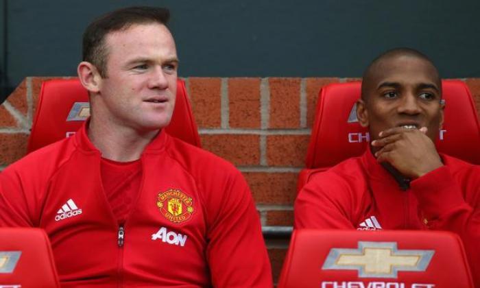 Jose Mourinho说，Wayne Rooney和Ashley Young本赛季不会离开曼联