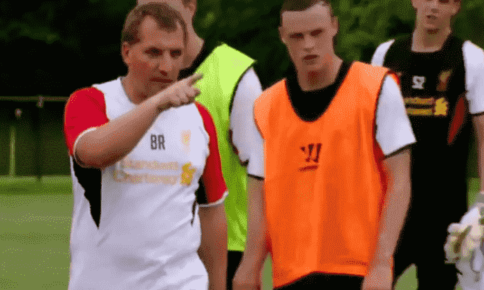 Brendan Rodgers在利物浦训练中撕裂了Raheem Sterling  - 视频