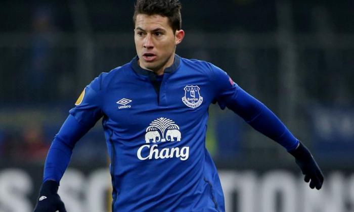 Everton Defender Bryan Oviedo在新伤害挫折后休息的休息