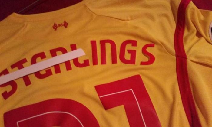Rahem Sterling转让：风扇用新的利物浦衬衫做出反应