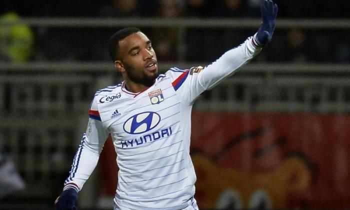 alexandre lacazette最新：里昂教练承认阿森纳和利物浦目标的未来不确定