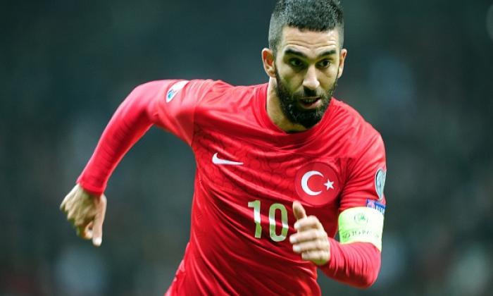 视频：Man United和Chelsea Target Arda Turan闪耀，因为巴塞罗那临近完成