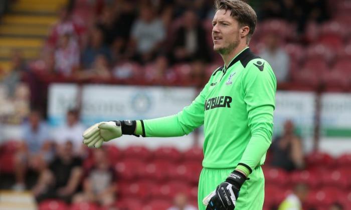 West Brom Chase Crystal Palace守门员Wayne Hennessey但不同意