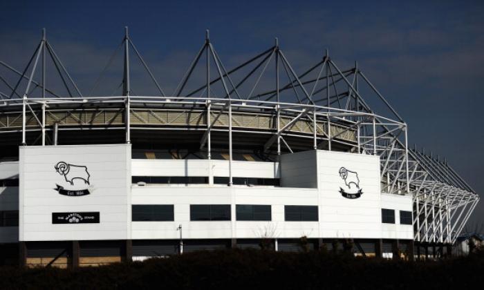 在获胜的Skybet比赛中，德比德比递给了250,000英镑的转移