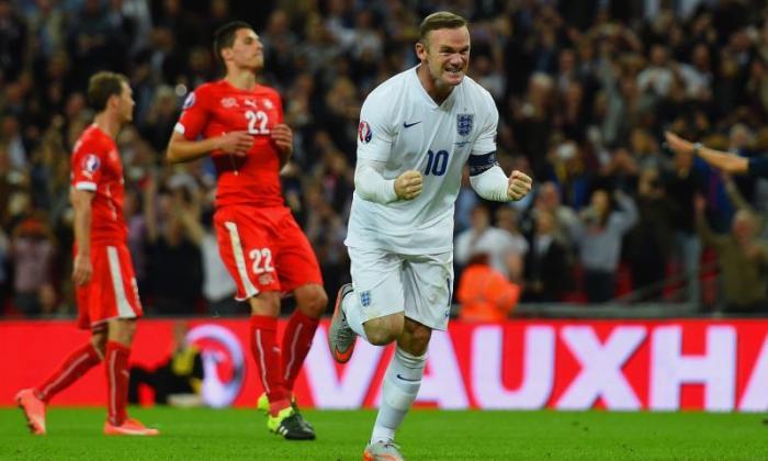 视频：'一个巨大的时刻' -  Wayne Rooney在打破目标记录后向英格兰队友发表讲话