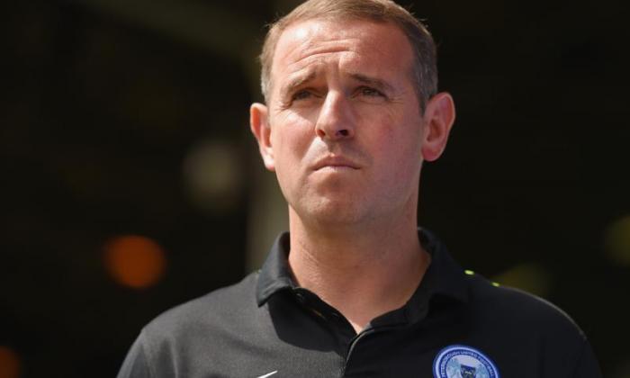 Peterborough Boss Dave Robertson成为本赛季的第一个管理伤员