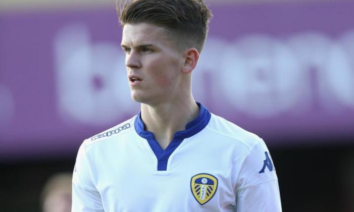 斯旺西市转让报告：加里和尚策划了1月份的Leeds United's Sam Byram的举措