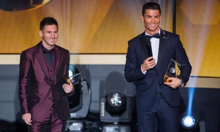 Messi V ronaldo for Ballon d'或2015：粉丝们对谁表示应该是奖杯
