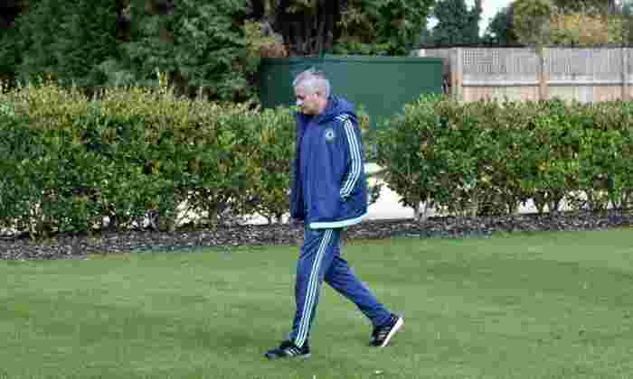 Chelsea Manager Jose Mourinho被罚款，因为他可能会质疑官方的诚信，Talksport告诉