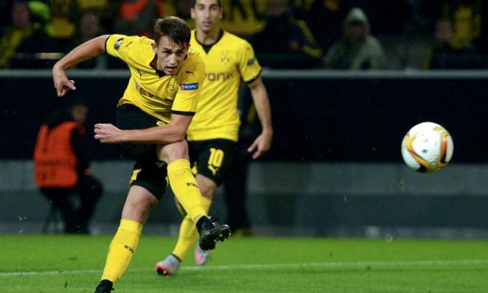 手表：Adnan Januzaj拒绝在为Borussia Dortmund的演奏而跌倒！