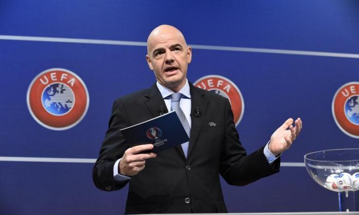 欧足联总书记吉安尼·伊迪纳代表国际足联总统