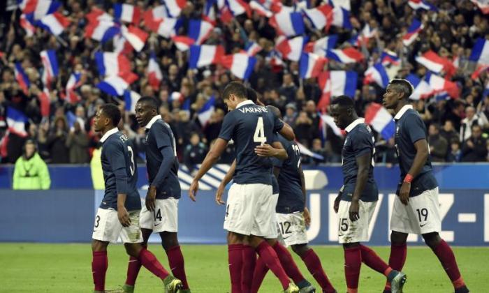Lassana Diasrra和Antoine Griezmann与一个完整的法国队一起旅行，周二对英格兰友好