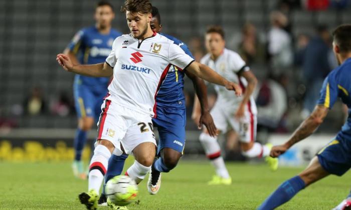 Oldham标志MK Dons Dons Offer Giorgio Rasulo贷款直到1月