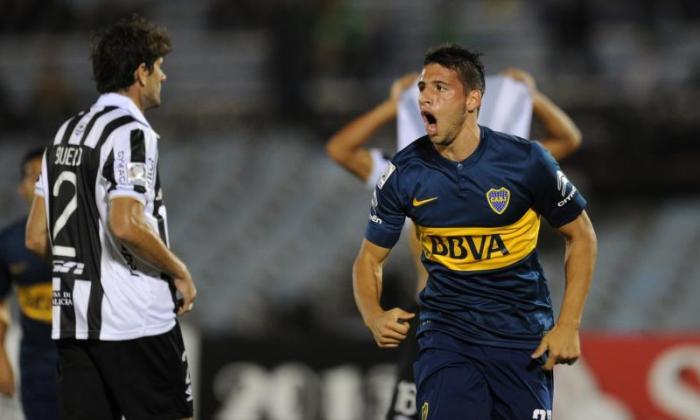 22岁的Boca Juniors Striker Jonathan Calleri的切尔西领导竞赛