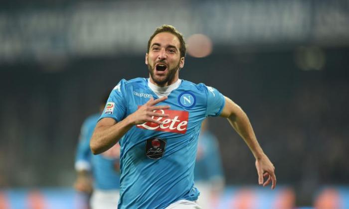 视频：你在看切尔西和阿森纳吗？令人惊叹的Gonzalo Higuain双重发送Napoli Top