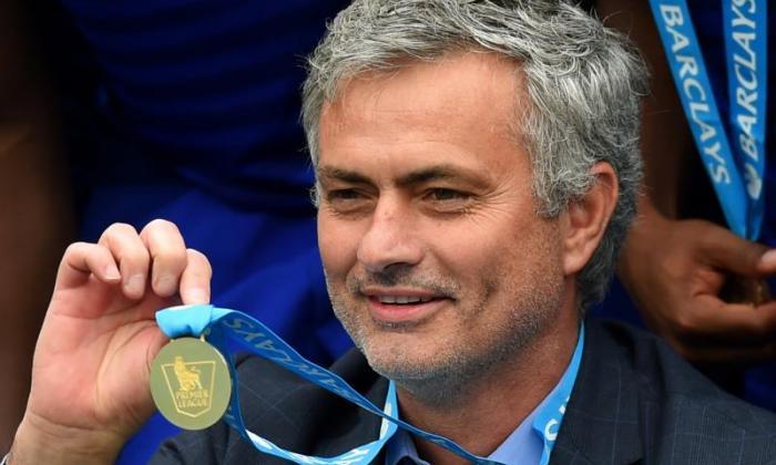 “Jose Mourinho将有最后的笑声” - 前英格兰明星尖端在火灾中，在本赛季赢得奖杯