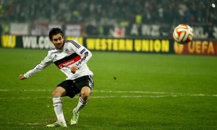 Besiktas Midfielder Veli Kavlak在West Ham的Slaven Bilic Reunion排队