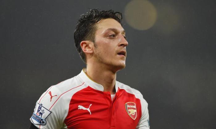 Mesut Ozil由于足够伤害而在斯托克队举行arsenal的首选联赛比赛