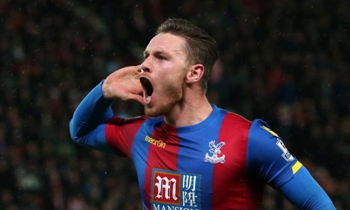 Crystal Palace Forward Connor Wickham通过FA递给了一个三场禁令，以进行暴力行为