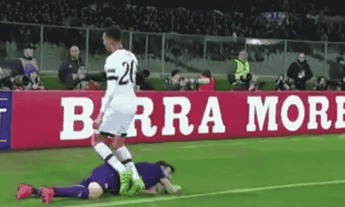 托特纳姆热刺视频：Dele Alli踢Nenad Tomovic在Fiorentina Europa League Clash