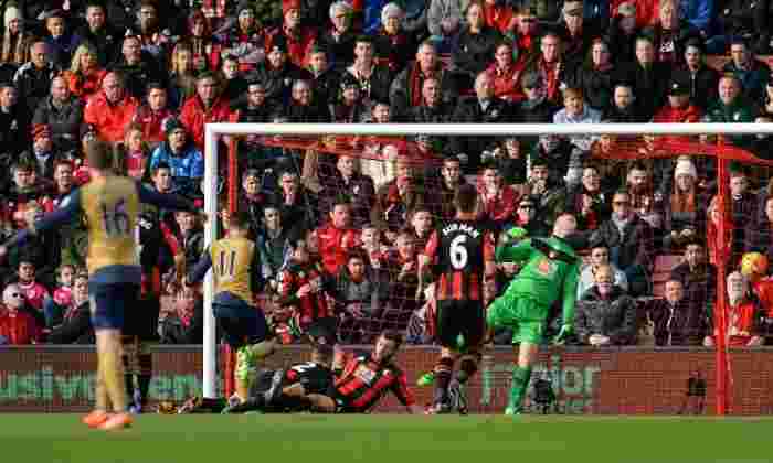 Bournemouth 0-2阿森纳 -  Ozil和Oxlade-Champerlain帮助近距离莱斯特