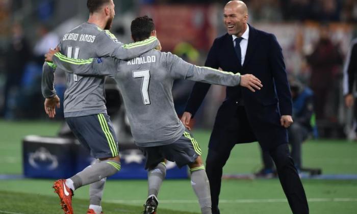 作为罗马0-2皇家马德里：Zinedine Zidane赢得了第一款冠军联赛匹配负责