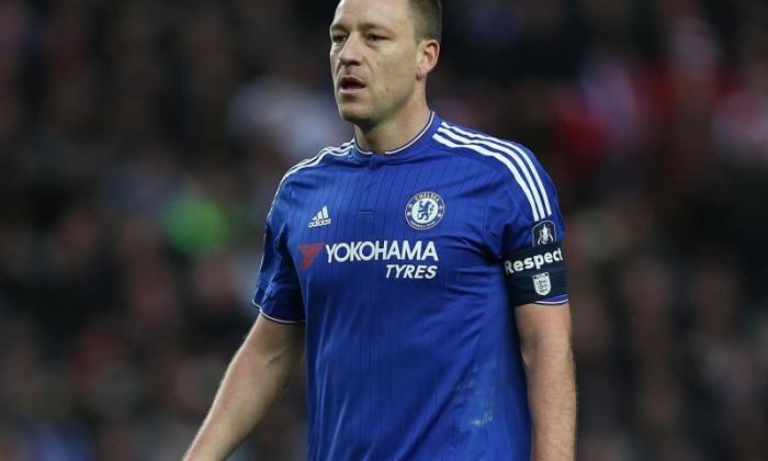 Chelsea Captain John Terry告诉Talksport：'此刻没有合同会谈