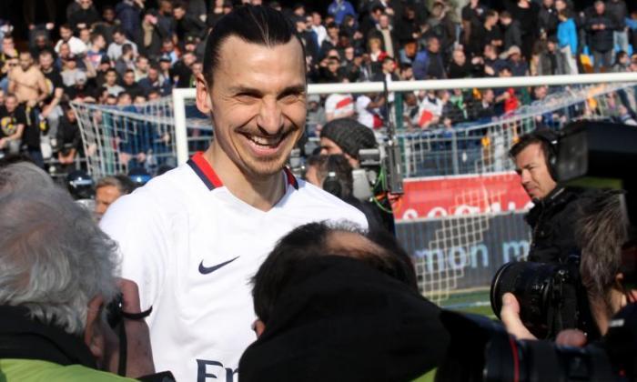“惊讶”arsene wenger在巴黎圣格利曼向前Zlatan Ibrahimovic举行阿森纳举行