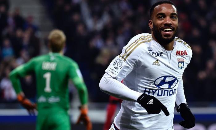 转移报告：西火腿策划俱乐部 - 需求的录制举措Lyon Striker Alexandre Lacazette