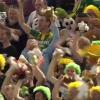 视频：Ado Den Haag粉丝在比赛中扔Feyenoord支持者的Cuddly玩具