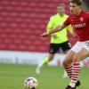 Barnsley Striker Tom Bradshaw让威尔士呼唤取代受伤的西蒙教堂