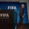 “如果卡尔斯伯格做过几周的足球......'Twitter陷入了Sepp Blatter's Fifa辞职的崩溃