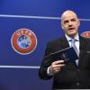 欧足联总书记吉安尼·伊迪纳代表国际足联总统